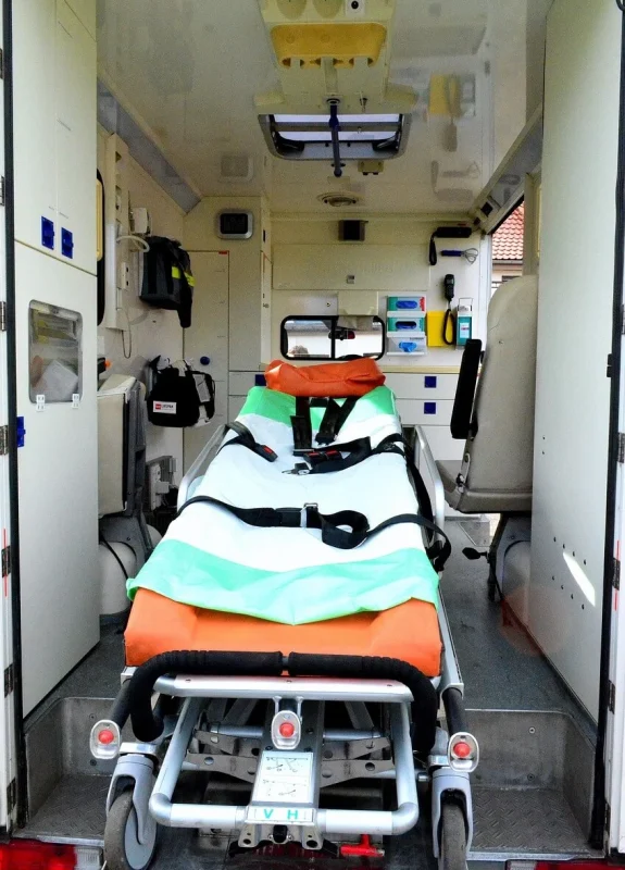 ambulance-1666012_1280-1.webp